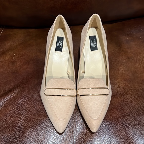 Jones New York Classy Pump in a versatile color. Worn once in EUC - Picture 5 of 17